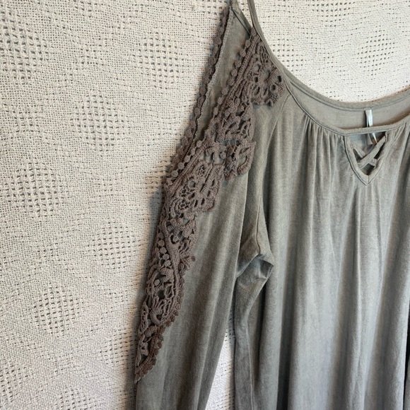 Vanity Medium Olive Green Grey Lace Long Sleeve Cold Shoulder Knit Top Boho - Picture 7 of 8